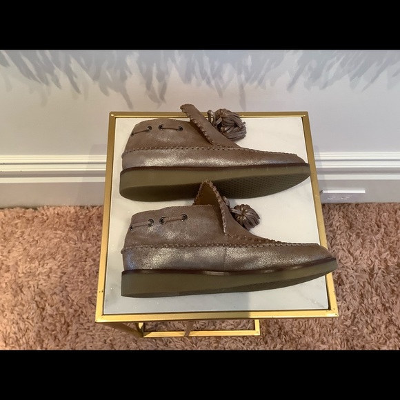 Martha Stewart metallic loafers with comfy shearling lining. Cozy! - Picture 3 of 4